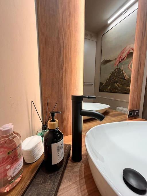 Littlehouse- Entire Property For Maximum 4 People 布加勒斯特 外观 照片