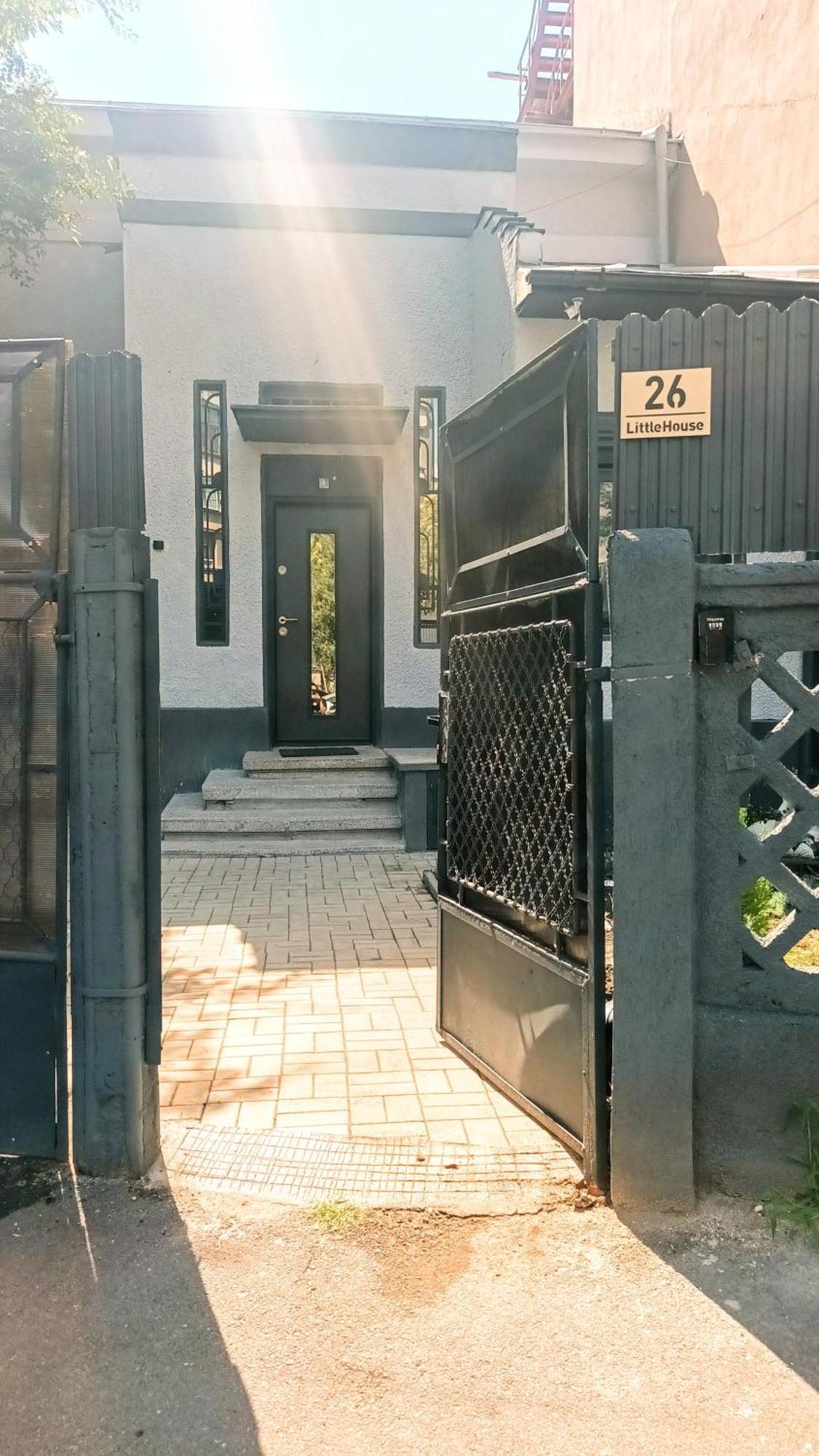 Littlehouse- Entire Property For Maximum 4 People 布加勒斯特 外观 照片